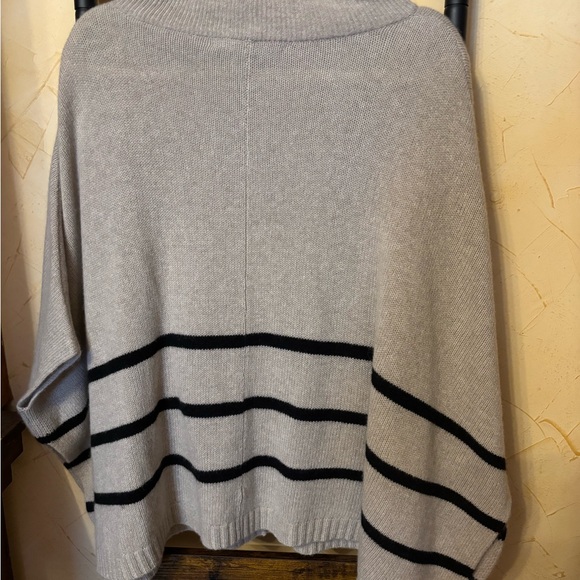 360 Sweater Size XS - Picture 2 of 3